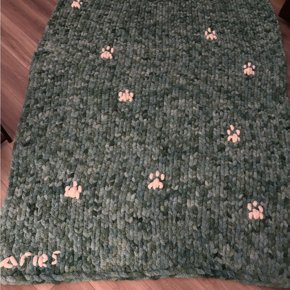 Green Chunky Knit Blanket with Paw Print Design